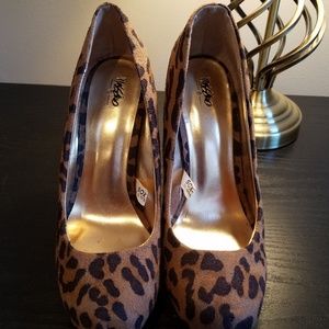Animal print stilletos must sell by 10/31 or going to donation